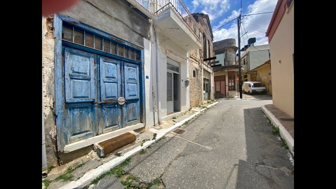 LH-925 ONE-BEDROOM HOUSE WITH TERRACE: PRIME LOCATION AND ENDLESS POTENTIAL FOR REFURBISHMENT