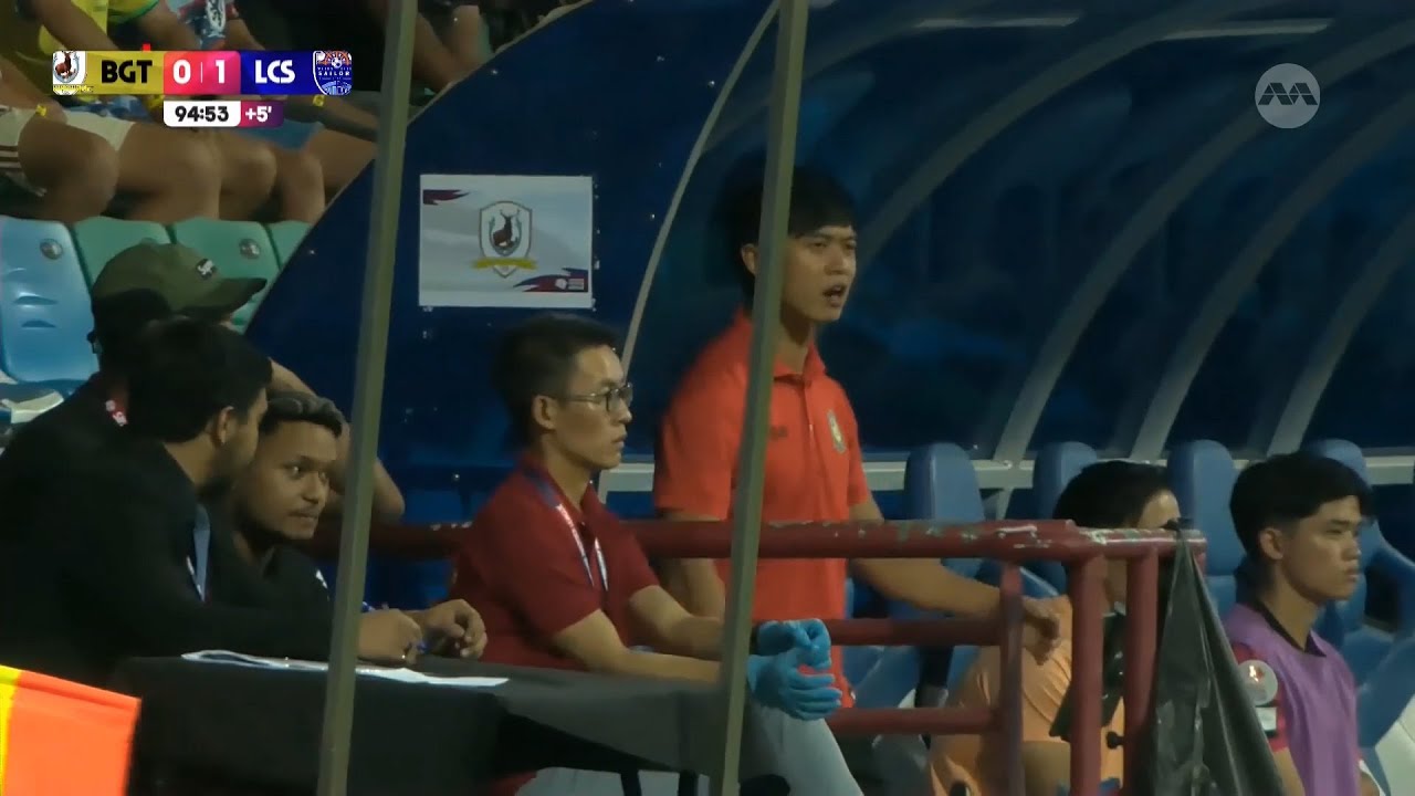 Tampines coach Gavin Lee loses his cool as time runs out in Singapore Cup Final 2024/25