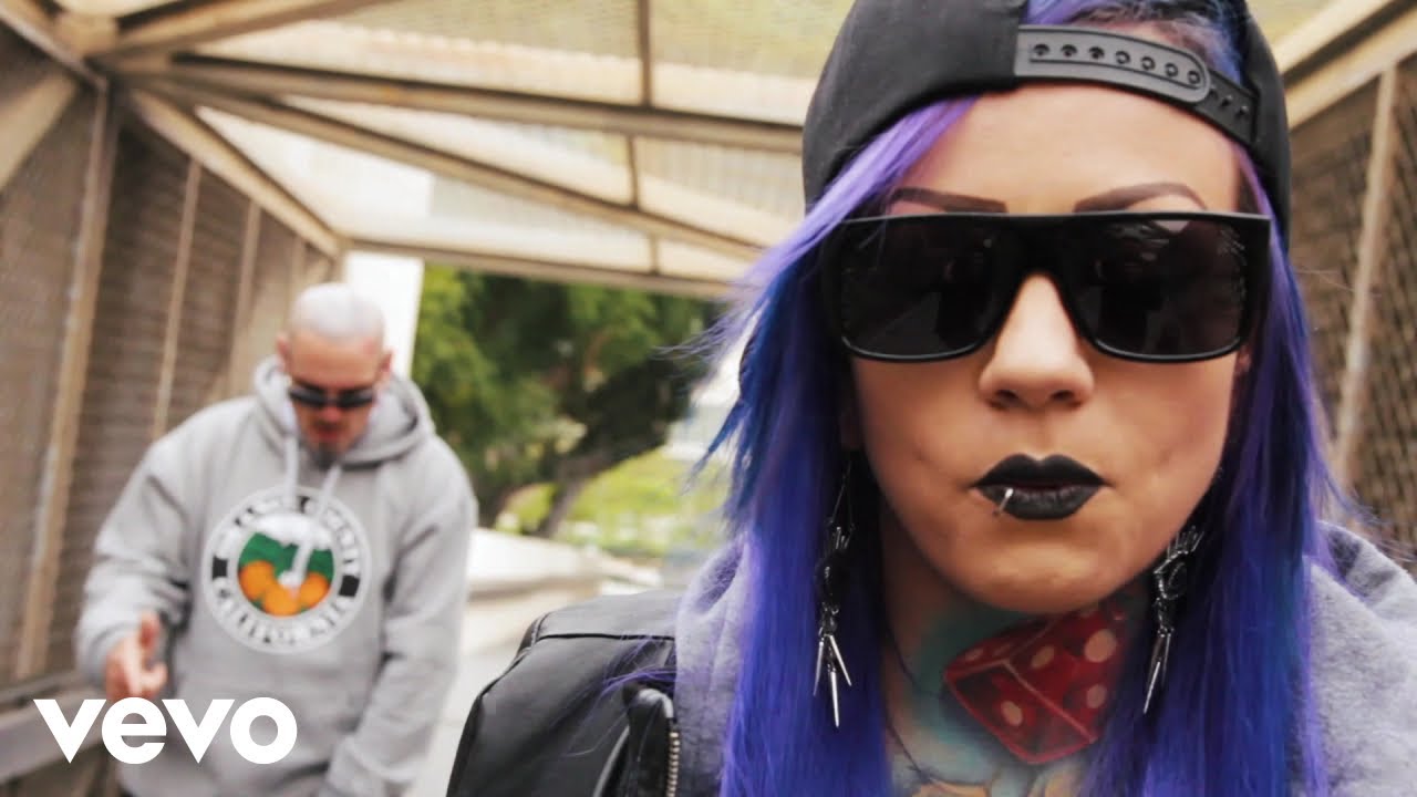 DL Down3r - Throw It Up ft. LadyDice