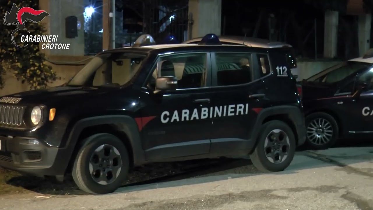 Un chilo di cocaina nascosto nel cruscotto: due arresti a Crotone