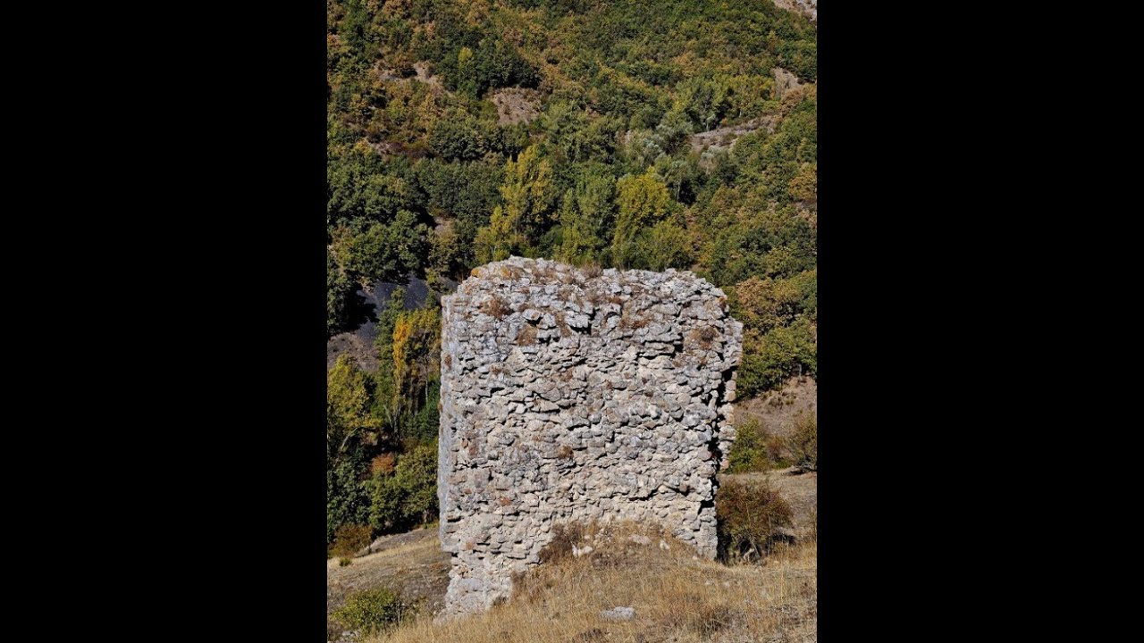 Aviados, León; pueblo, montes y ruinas de castillo