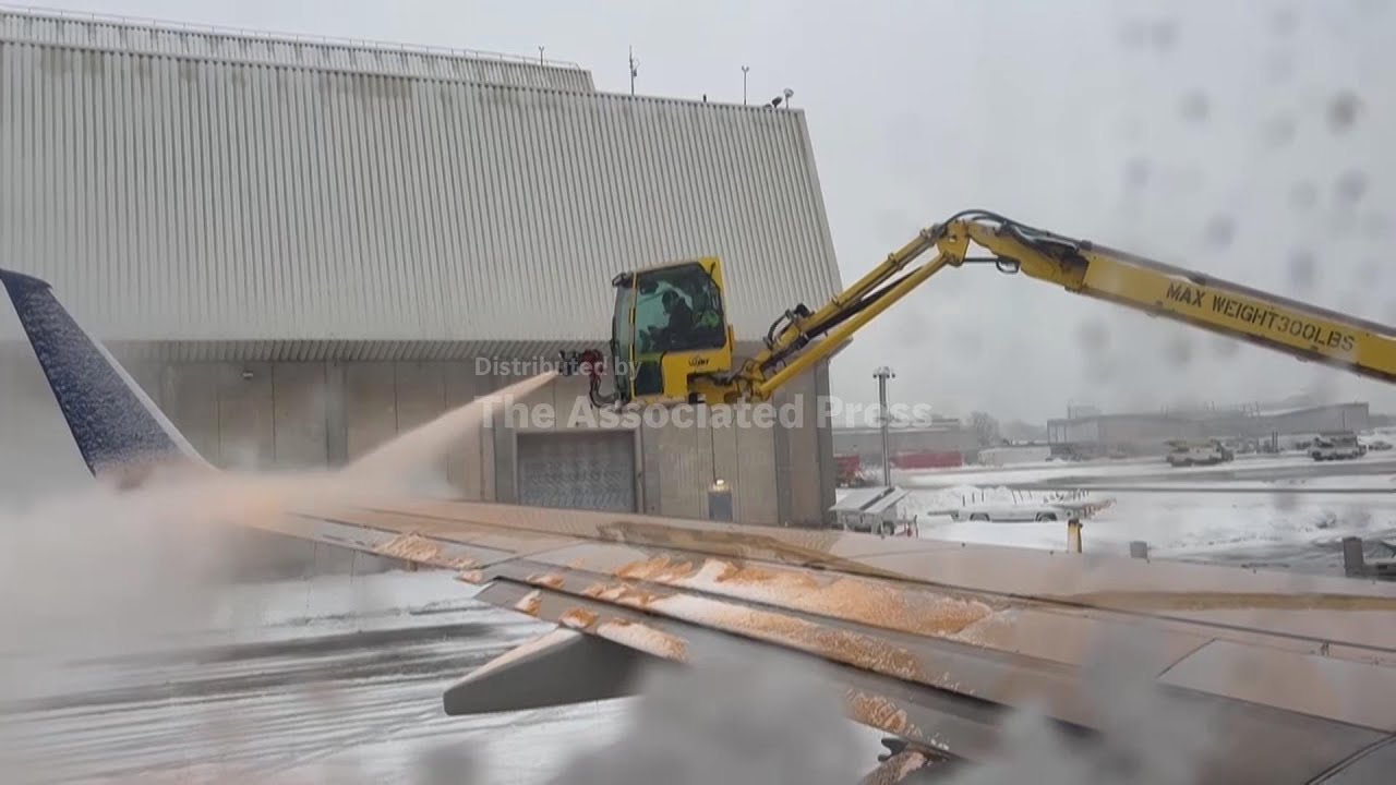 Snow and ice still an issue at New York City airports