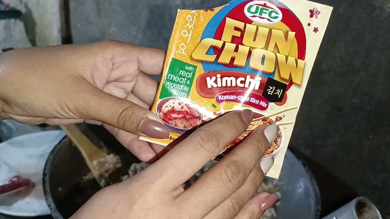 Cooking fried rice with pork and egg