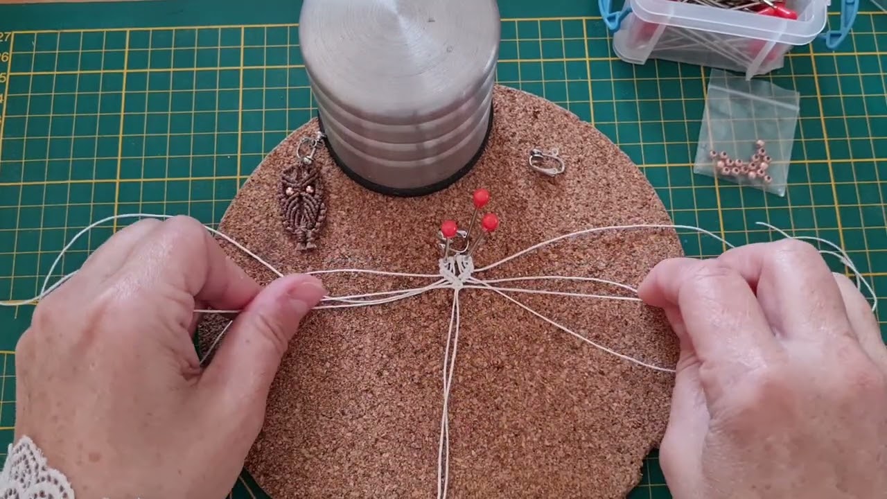 boucles d'oreilles chouettes en micro macramé
