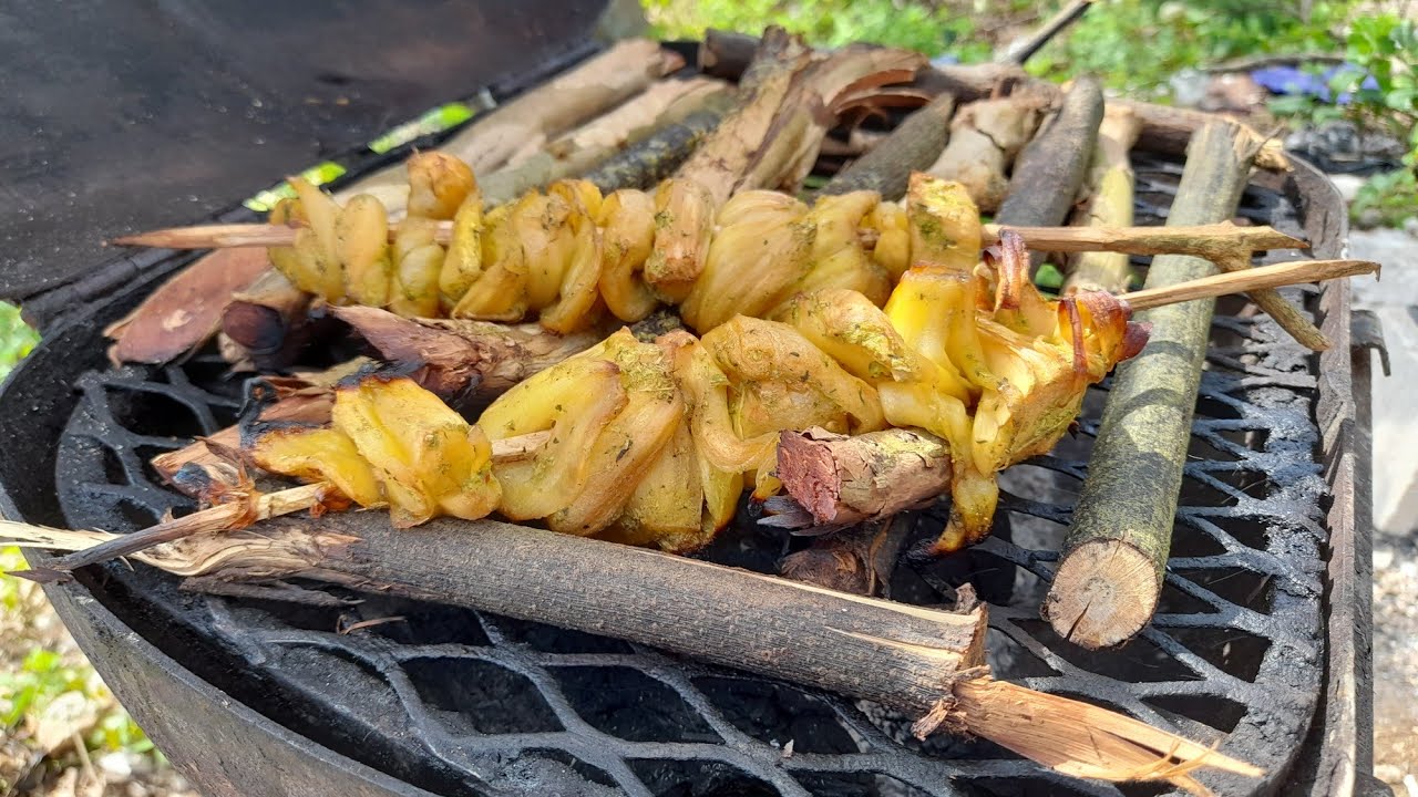 VEGAN JERK JACKFRUIT and PEANUT RICE| Pineapple juice.