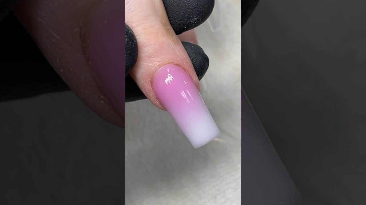 Ombre pink and white #nails #naildesigns #nailart #nailtech #nailtutorial #ombrenail