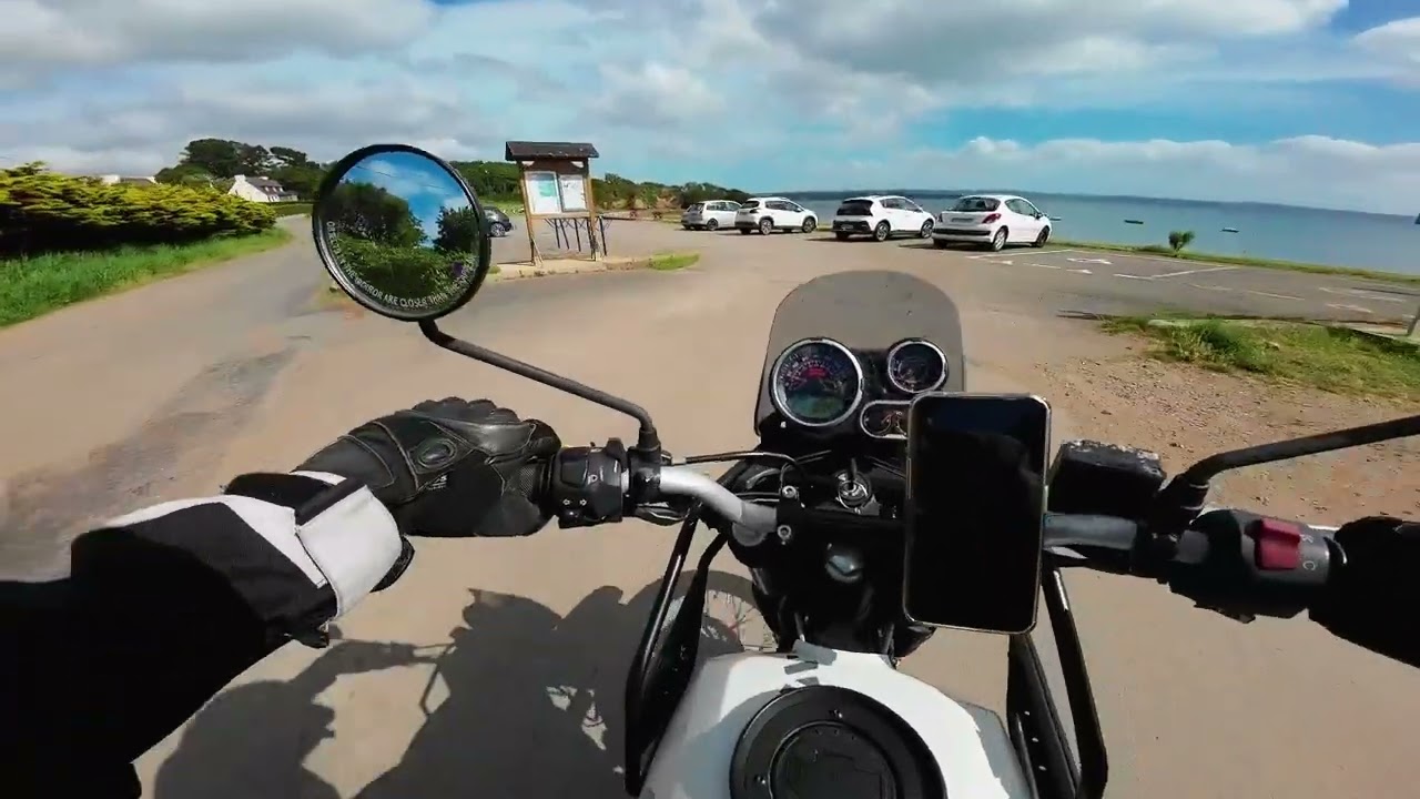 RE Himalayan 411 in Brittany - Mildly interesting daily motorcycle sights