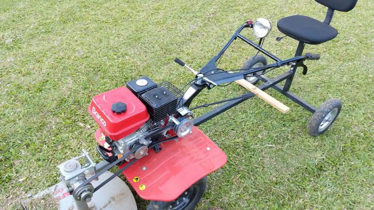 Tratorito com roçadeira e cadeira.