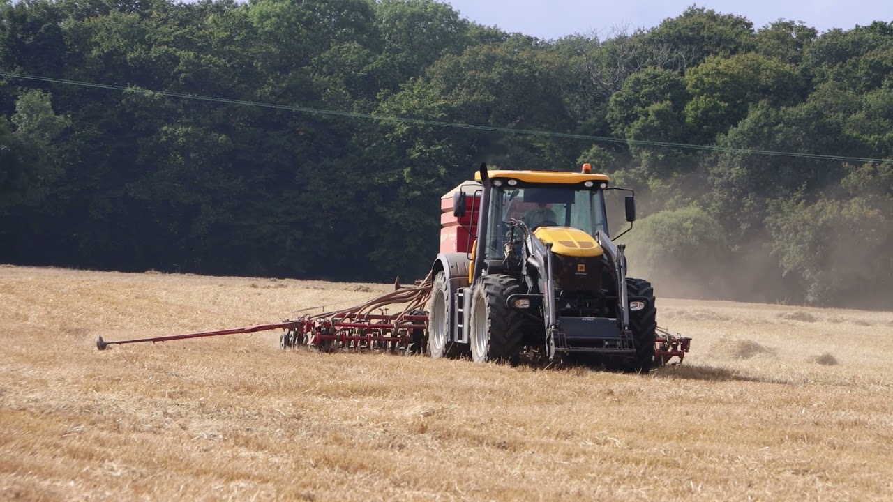 JCB FASTRAC 3230 + KVERNELAND ACCORD DRILL.