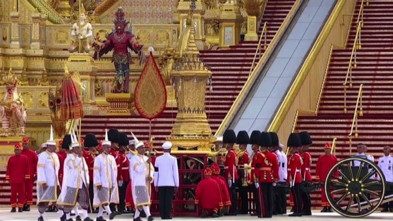 Thailandia: i grandiosi funerali del re Bhumibol Adulyadej