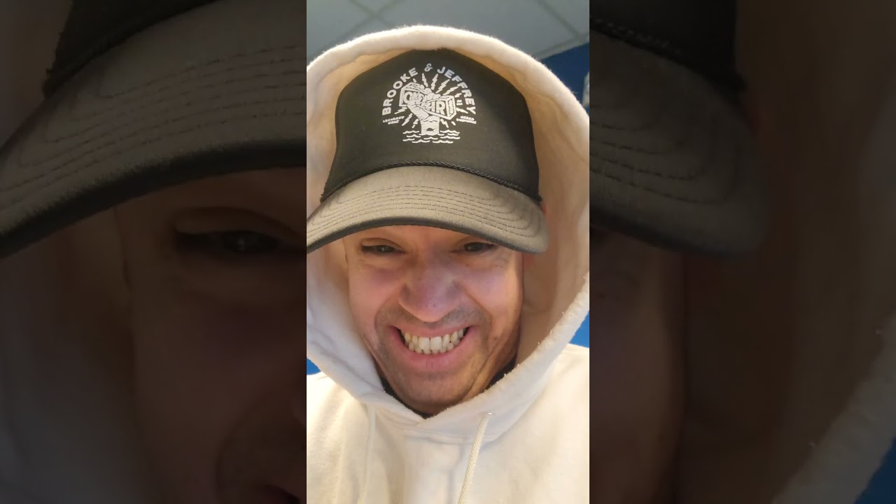 PRANK KING STRIKES AGAIN! I trolled @brookefoxfox and hid her keys from her all day... 🤣