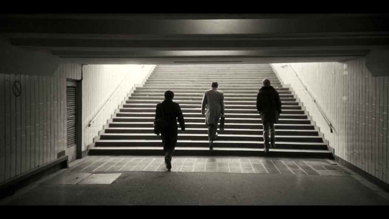 «Cо спины» / 