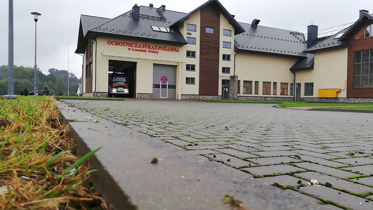 Wyjazd alarmowy zastępu GBARt Volvo- rozlana substancja ropopochodna na drodze.