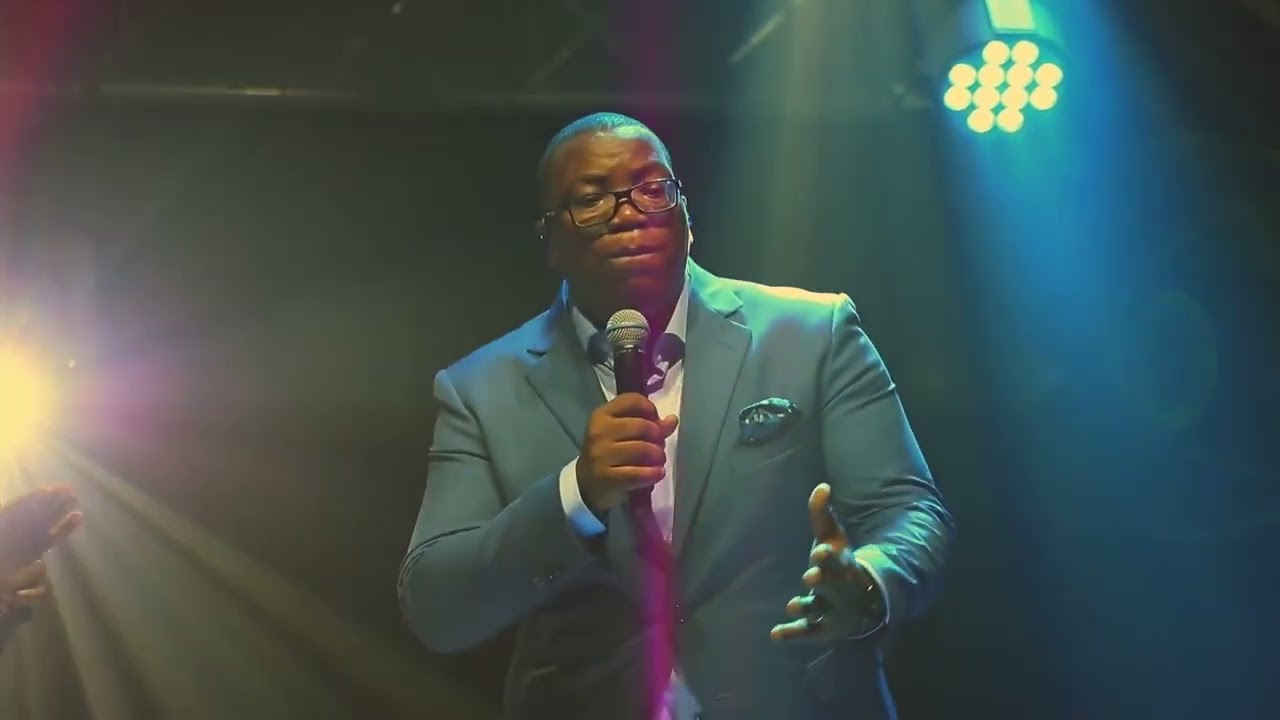 Everton Mlalazi   Pfugama Unamate ft  Minister Michael Mahendere Live