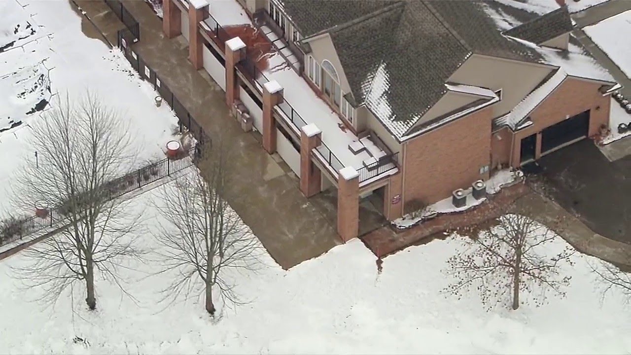 Novi Police Scene: Officers respond to scene in Oakland County