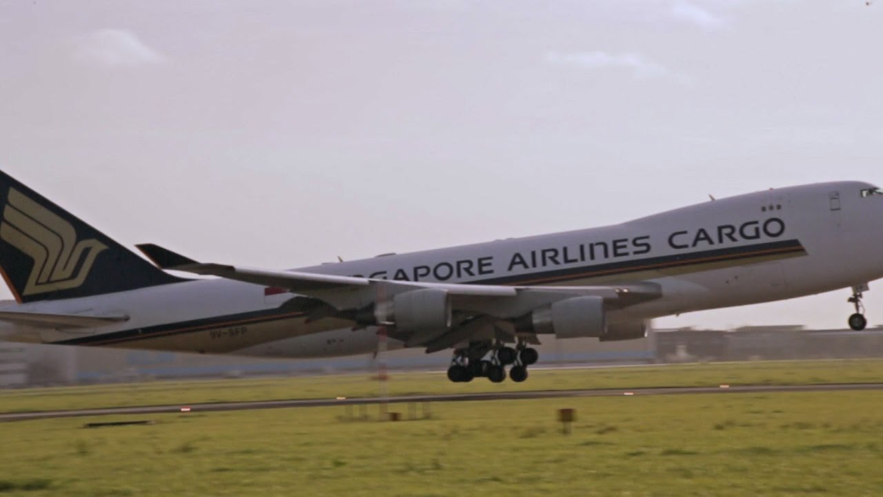 Singapore Airlines Cargo - Boeing 747-412F (SCD) 9V-SFP - Landing on Schiphol