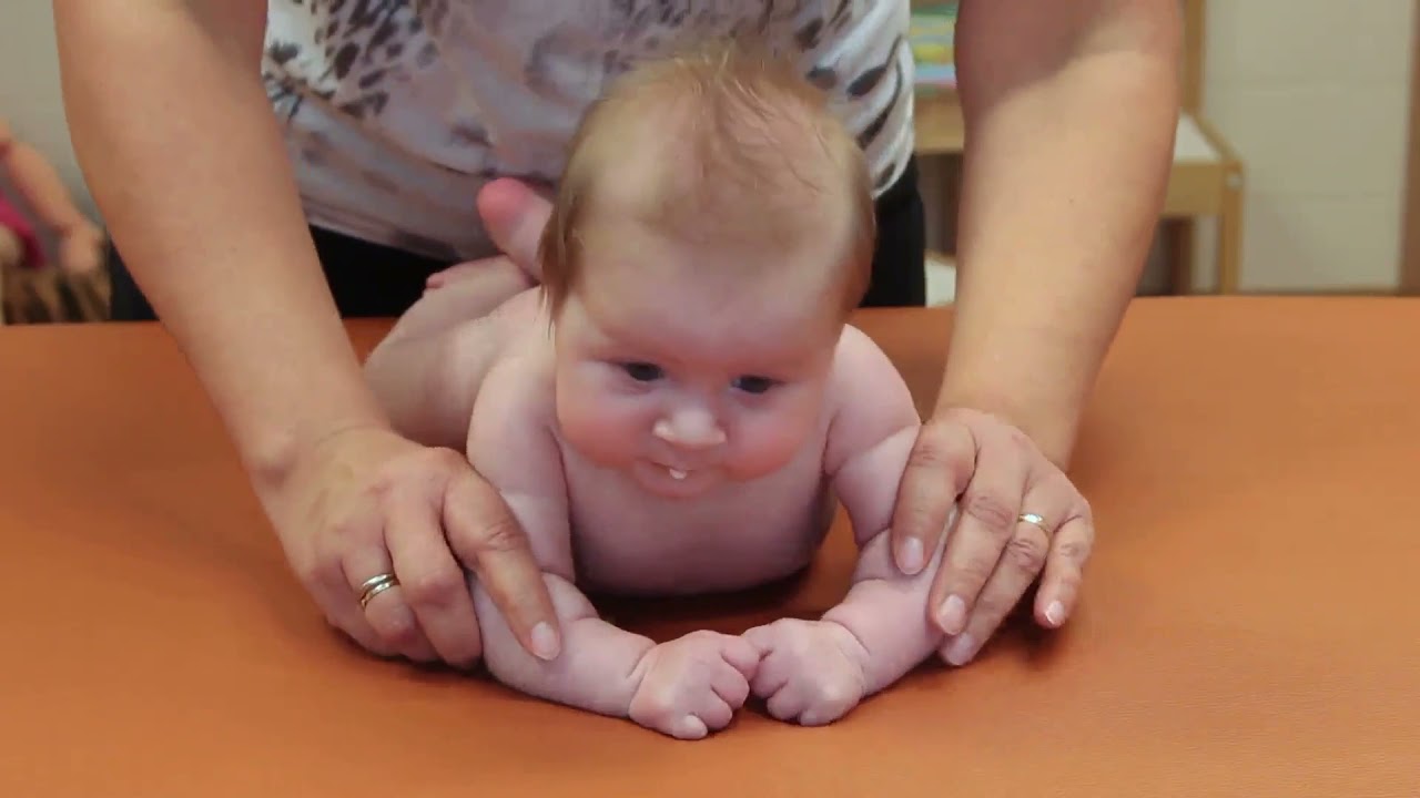 Vyšetření miminka po šestinedělí u fyzioterapeutky