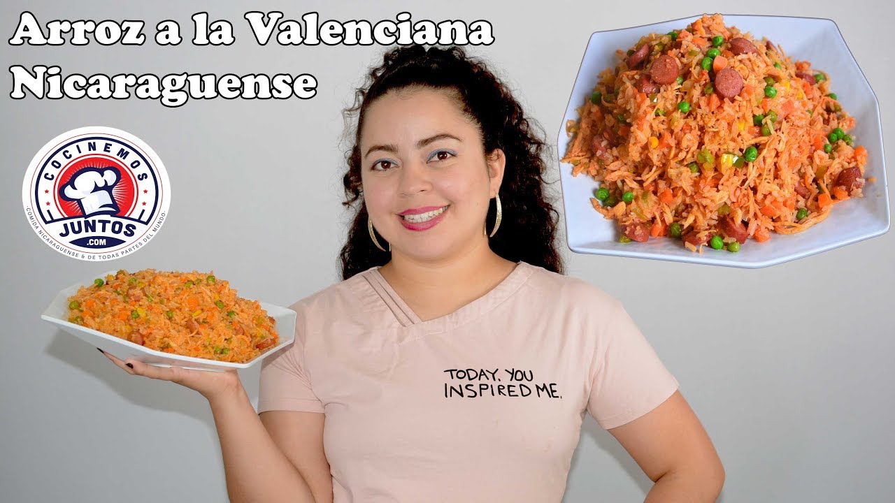 Mi esposa cocinando arroz a la Valenciana Nicaragüense