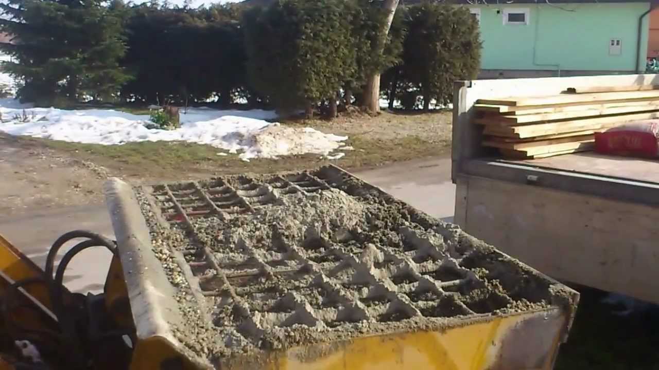 Mixing concrete with JCB 3cx, Mješanje betona sa JCB