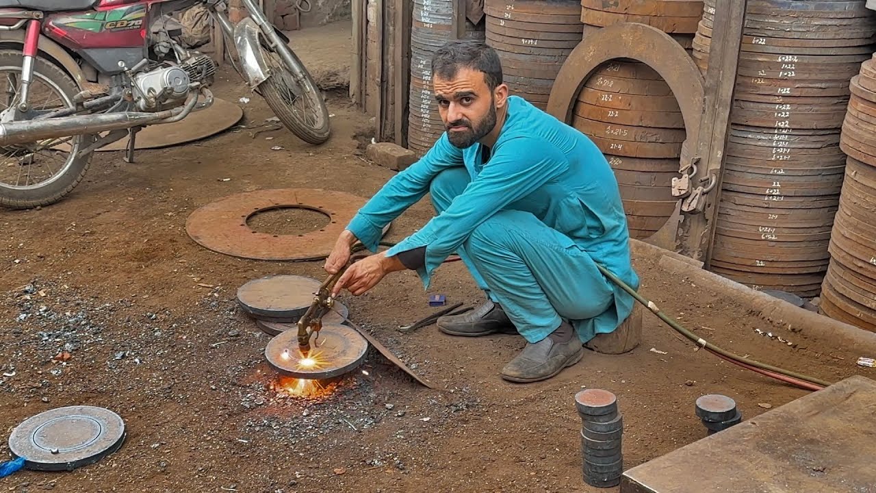 🇵🇰 Inside Lahore&rsquo;s Industrial Zone: Metal Cutting & Heavy Machinery - 4K 60FPS