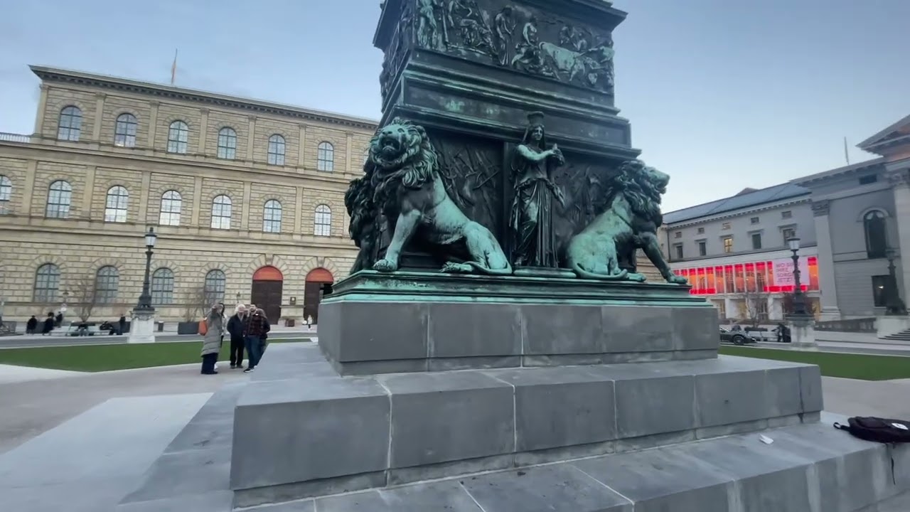 New 4K city walk 🌆  Real street life in Munich, filmed in 4K.  Do you enjoy walks like this? 👇