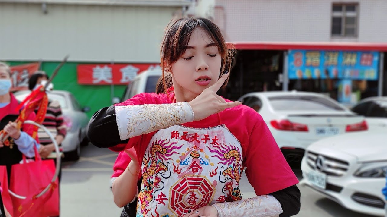 [全記錄]｜正妹太子/玄天上帝女乩/起乩降駕架勢十足｜正妹太子耍火尖槍架勢十足/玄天上帝女乩氣勢非凡/三太子突發駕參禮｜大殿參禮後退駕｜～新營太子宮進香團（無極聖池宮）