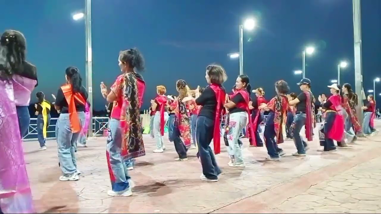 ไทยดำรำพัน ห่มสไบใส่ยีนส์