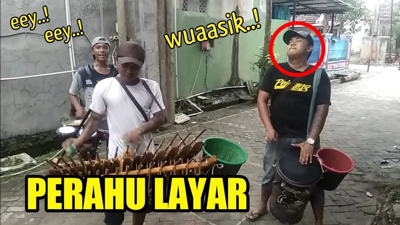 Perahu layar - Pengamen angklung jalanan