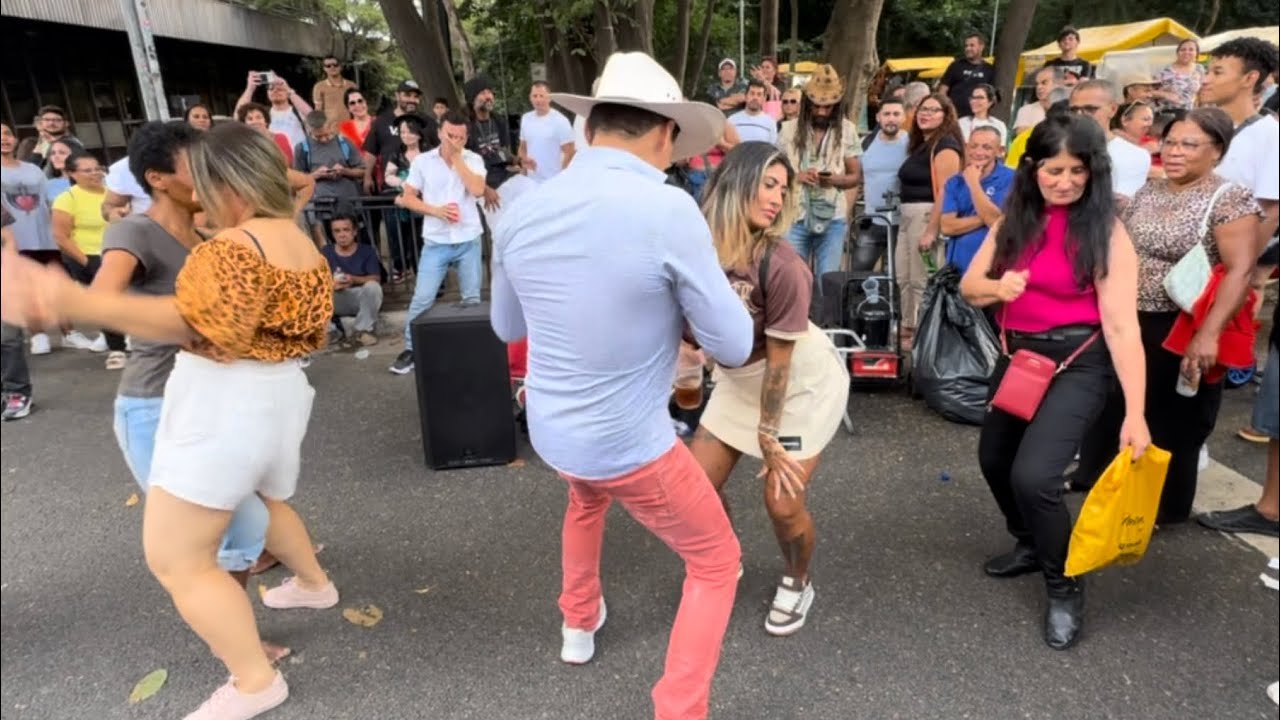 OLHA O QUE AS MULHER VAI FAZER QUANDO O CANTOR ANDRÉ LUIZ COMEÇAR CANTAR FORRÓ