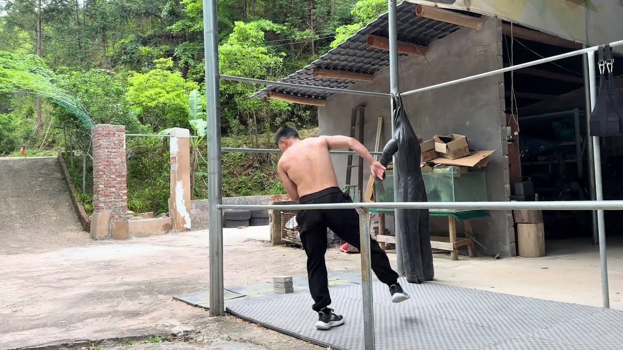 跟着我练，你更想学哪个动作 #健身 #一镜到底【街健呆木头】