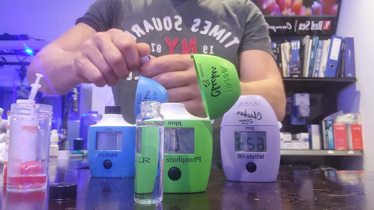 routine... je fait mes tests d'eau  :) mini checker hanna no3, po4, kh test calcium Colombo!!!