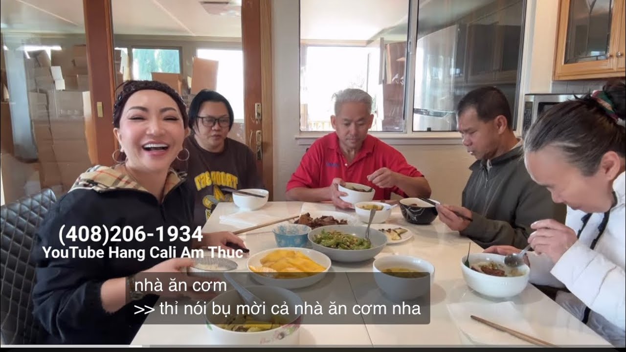 CẢ NHÀ CƠM TRƯA VỚI THỊT CHIÊN .SỐNG BÌNH AN MỖI NGÀY LÀ ĐƯỢC.