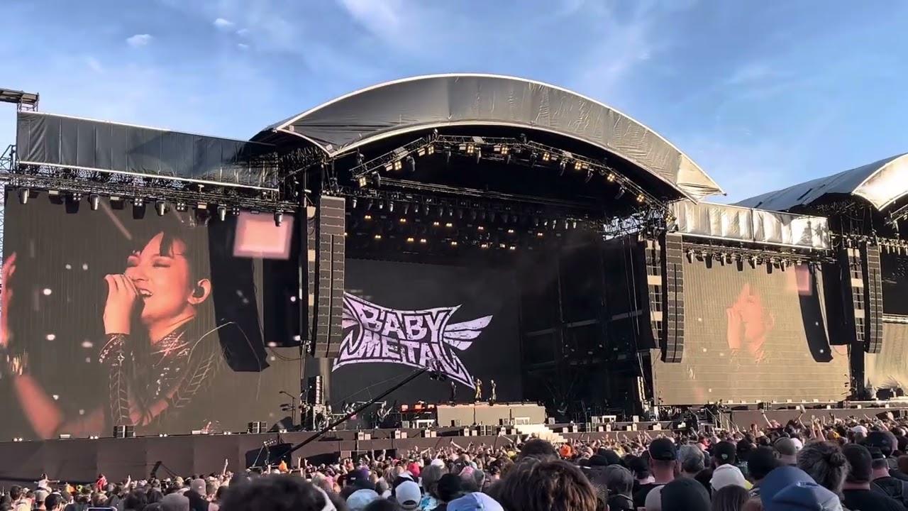 BABYMETAL - Road of Resistance LIVE