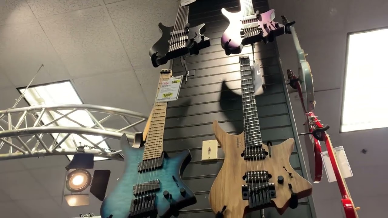 Visita Bizarra GUITAR CENTER Seattle