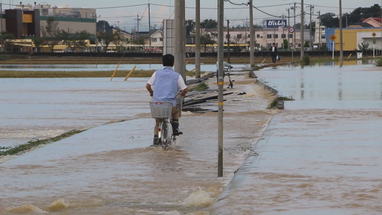 一夜明け、水浸し続く街 茨城・常総、鬼怒川水害の不明２５人に