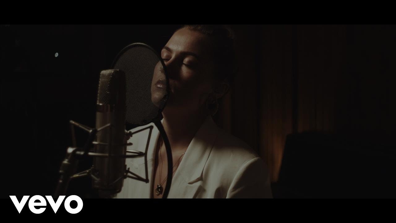 Elli Ingram - Stone Cold (Live At Konk Studios, London / 2017)