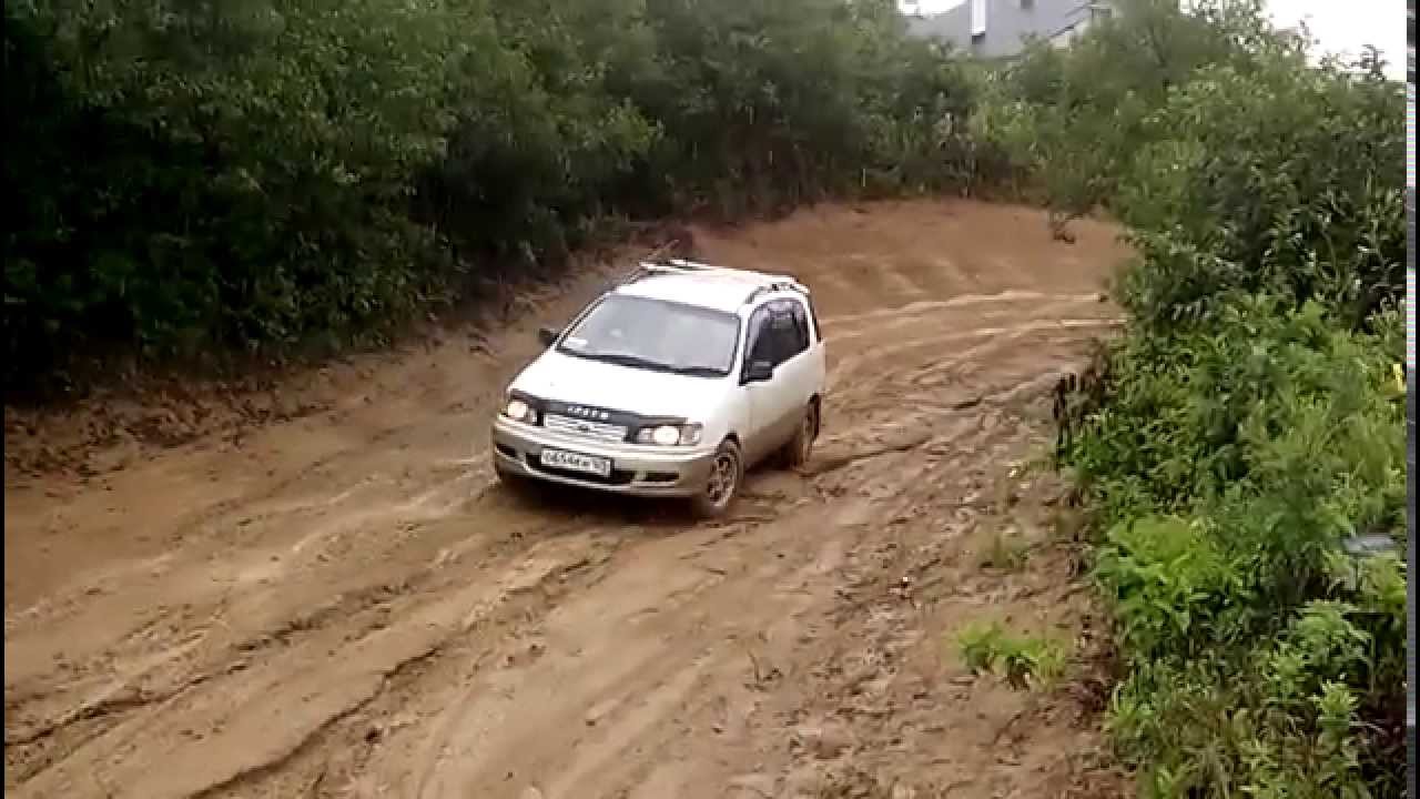 Toyota Ipsum 4WD. По грязи.