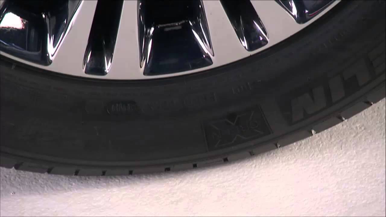 2014 Chrysler Town & Country | Jacking and Tire Changing