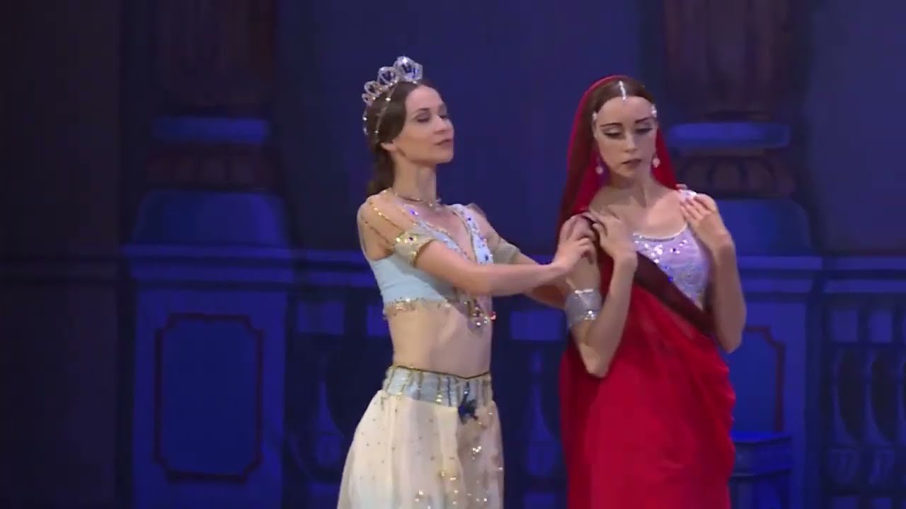 ガムザッティとニキヤの対立「ラ・バヤデール」コツュビラ＆リュミン、ロシア・チュバシバレエ団 