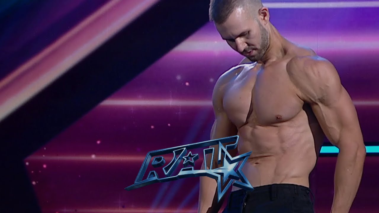 Michael Munzer și-a rupt bluza și i-a lăsat mască pe jurați! | Românii Au Talent S16