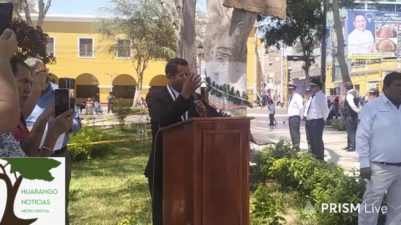 Condecoración al exalcalde de Ica Marco Arbulú Gavilán y al estudiante Johan Canelo