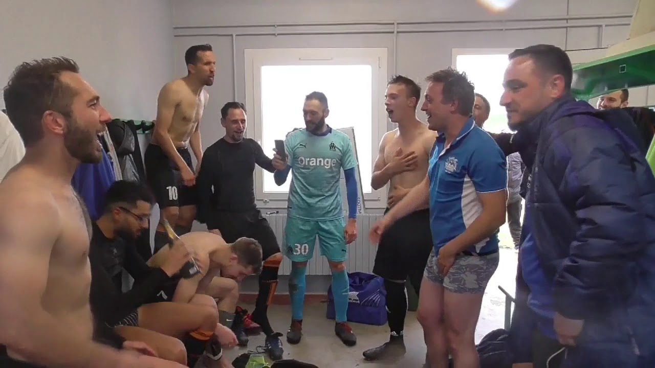La joie dans le vestiaire après ES Golbey vs ASP