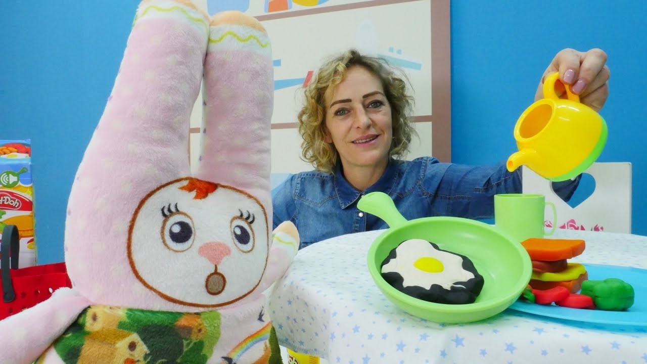 Spielspa&szlig; in der Play Doh K&uuml;che. Spielzeugvideo f&uuml;r Kinder