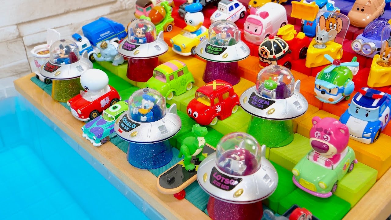 トミカ☆可愛いトミカのミニカーをカラフルな坂で転がして遊ぶよ♪ Cute Tomica mini cars