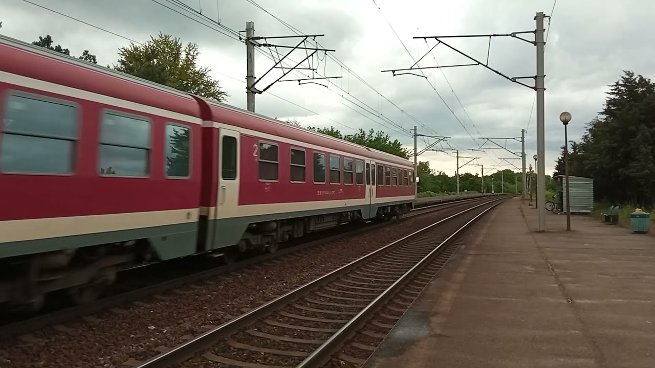 Trenuri rosii la Scrovistea