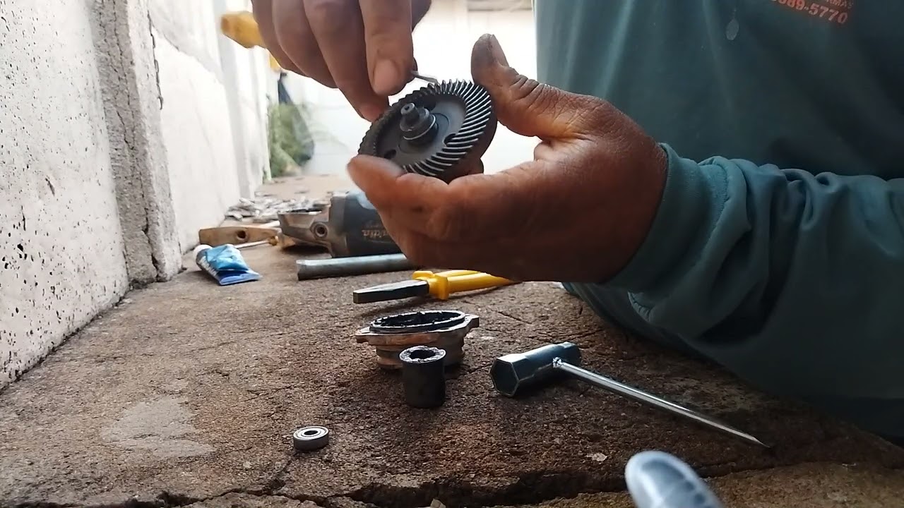 como trocar o rolamento da Esmerilhadeira Makita m0921