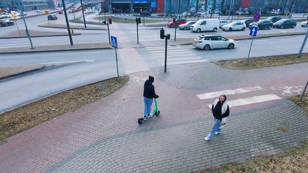 DJI NEO: Scooter in Bydgoszcz 
