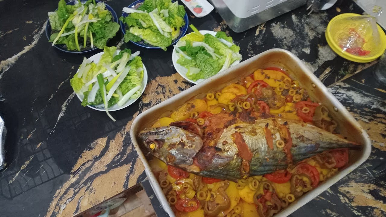 يوميات سامية🥰اسهل  واسرع والذ لا طا الحوت بالخضار فالفرن🍤