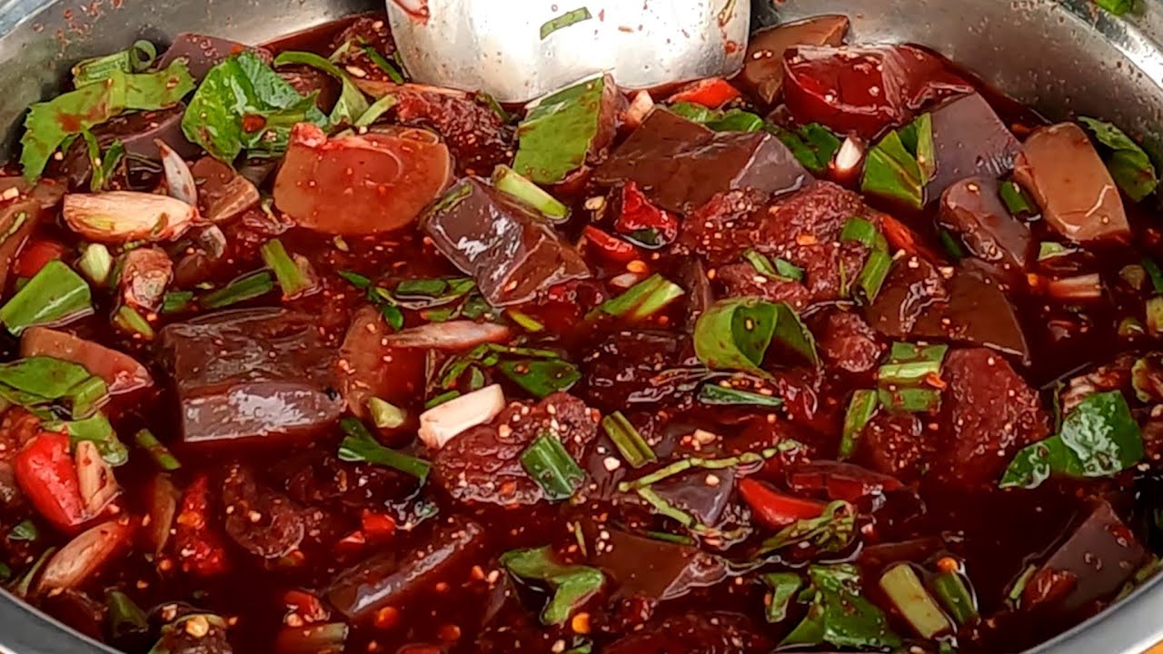 #1029.ลอยเลือดตับหวาน ไข่หลังเนื้อสันแบบ 4x4 แซ่บกว่าสุเทื่อRaw Beef BloodSoup Súp huyết gan bò sống