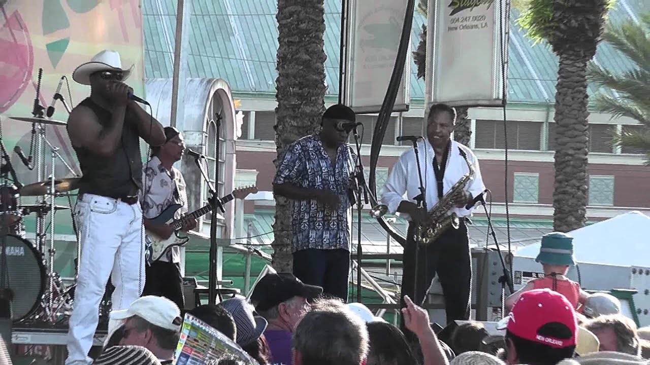 Sunpie Barnes and Rockin' Dopsie Jr. - Scratch my Back (French Quarter Fest, 2011)